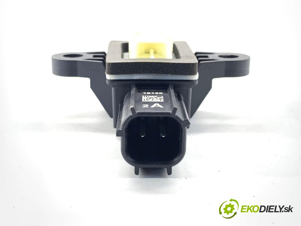 VOLVO S90 II sedan 2019 223 kW T8 Hybrid AWD 1969 Snímač nárazu 31406731 (Snímač nárazu)