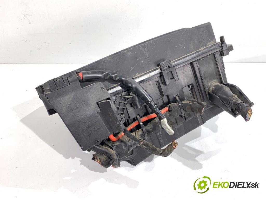 VOLVO S90 II sedan 2019 223 kW T8 Hybrid AWD 1969 Skrinka poistková 31398001 (Poistková skrinka)