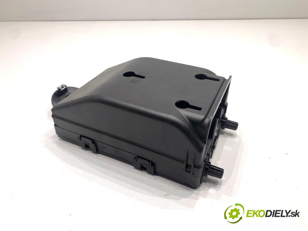 VOLVO S90 II sedan 2019 223 kW T8 Hybrid AWD 1969 Skrinka poistková 31682732 (Poistková skrinka)