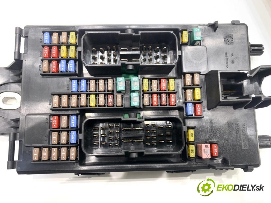 VOLVO S90 II sedan 2019 223 kW T8 Hybrid AWD 1969 Skrinka poistková 31682732 (Poistková skrinka)