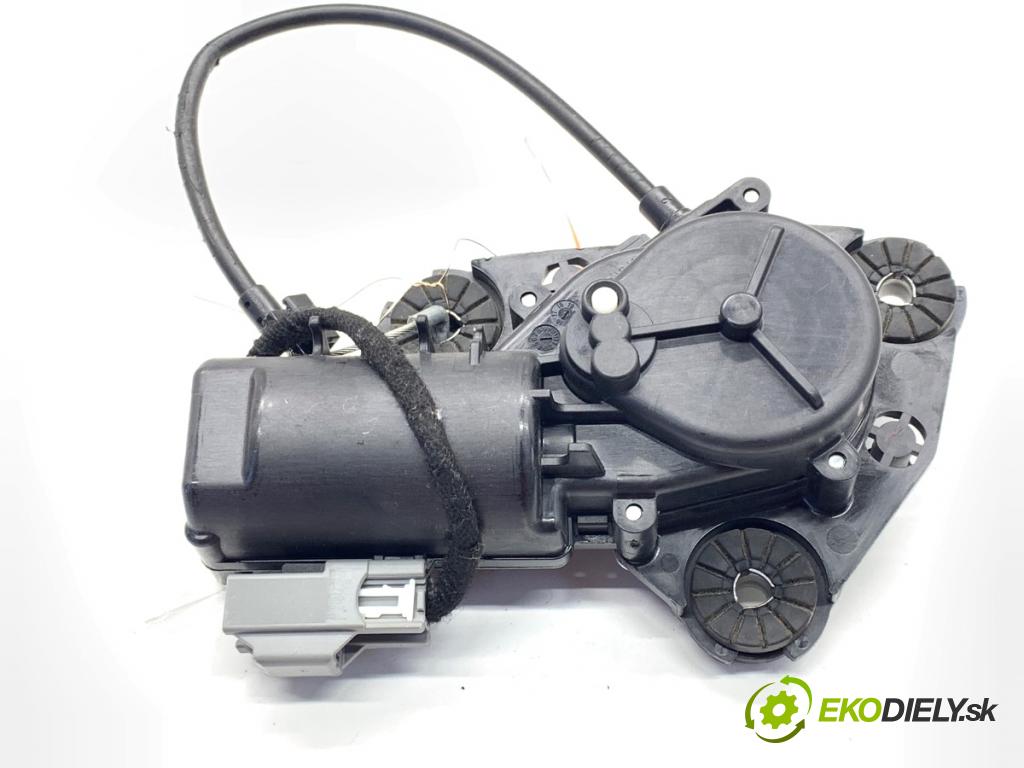 VOLVO S90 II sedan 2019 223 kW T8 Hybrid AWD 1969 VLAK: dveří zadní část 