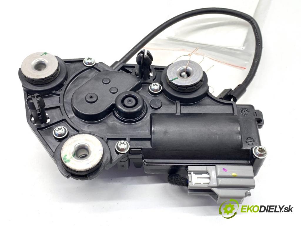 VOLVO S90 II sedan 2019 223 kW T8 Hybrid AWD 1969 VLAK: dveří zadní část