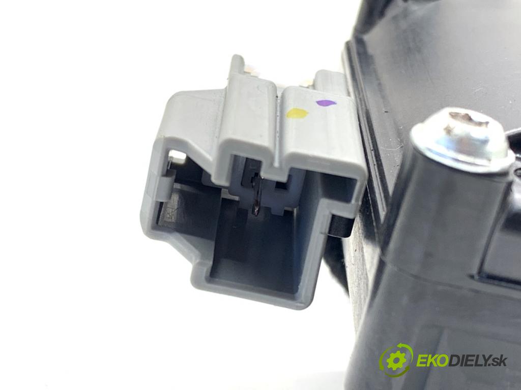 VOLVO S90 II sedan 2019 223 kW T8 Hybrid AWD 1969 VLAK: dveří zadní část