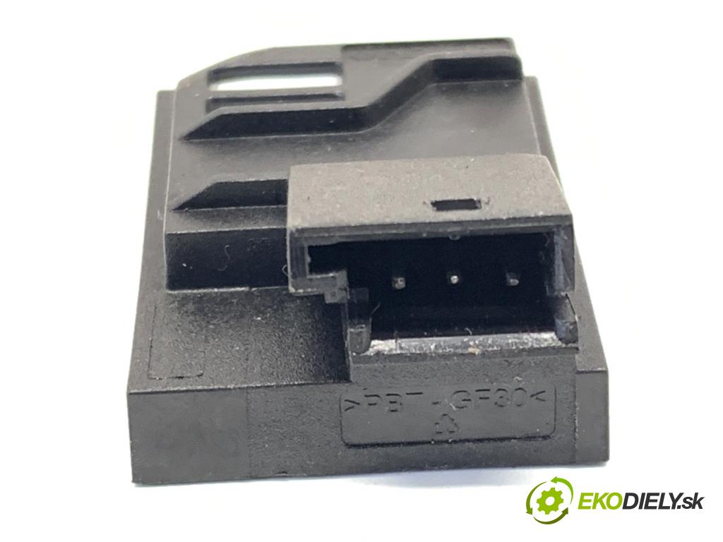 VOLVO S90 II sedan 2019 223 kW T8 Hybrid AWD 1969 Snímač dažďa 31404274 (Snímač dažďa)