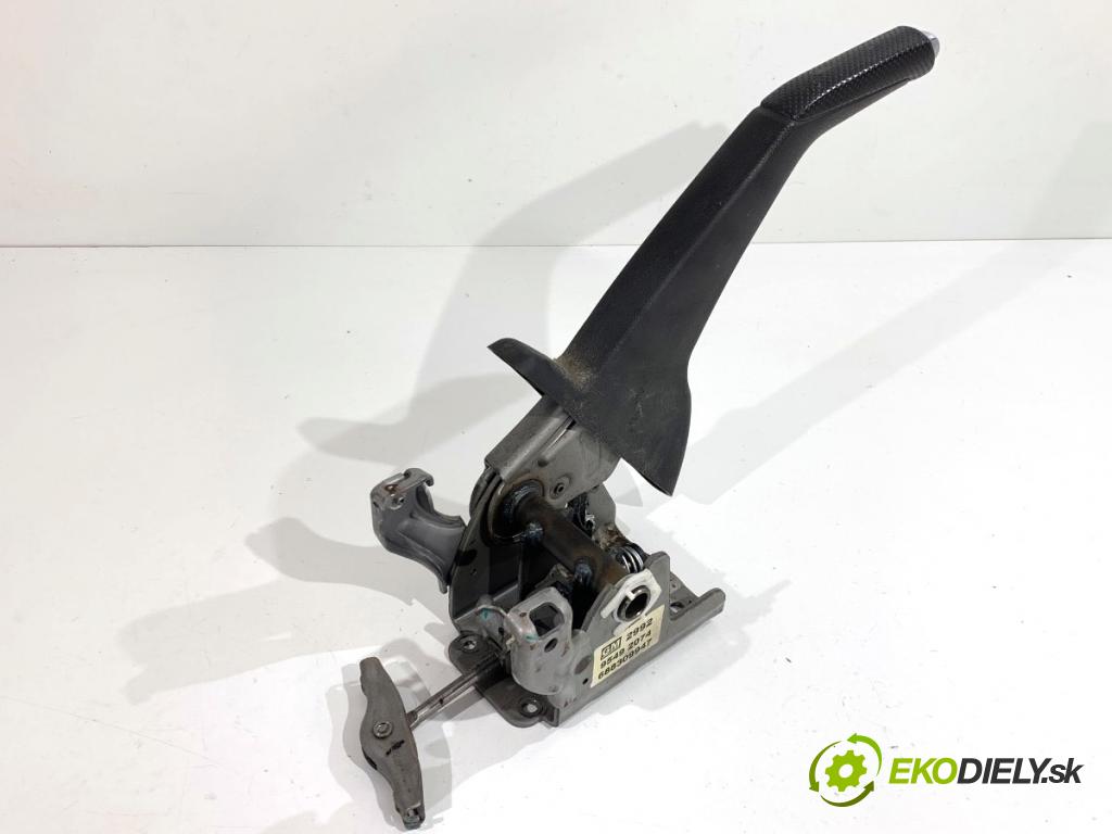 CHEVROLET CRUZE sedan 2013 91 kW 1.6 1598 kulisa brzdy ruční brzdy 95492074