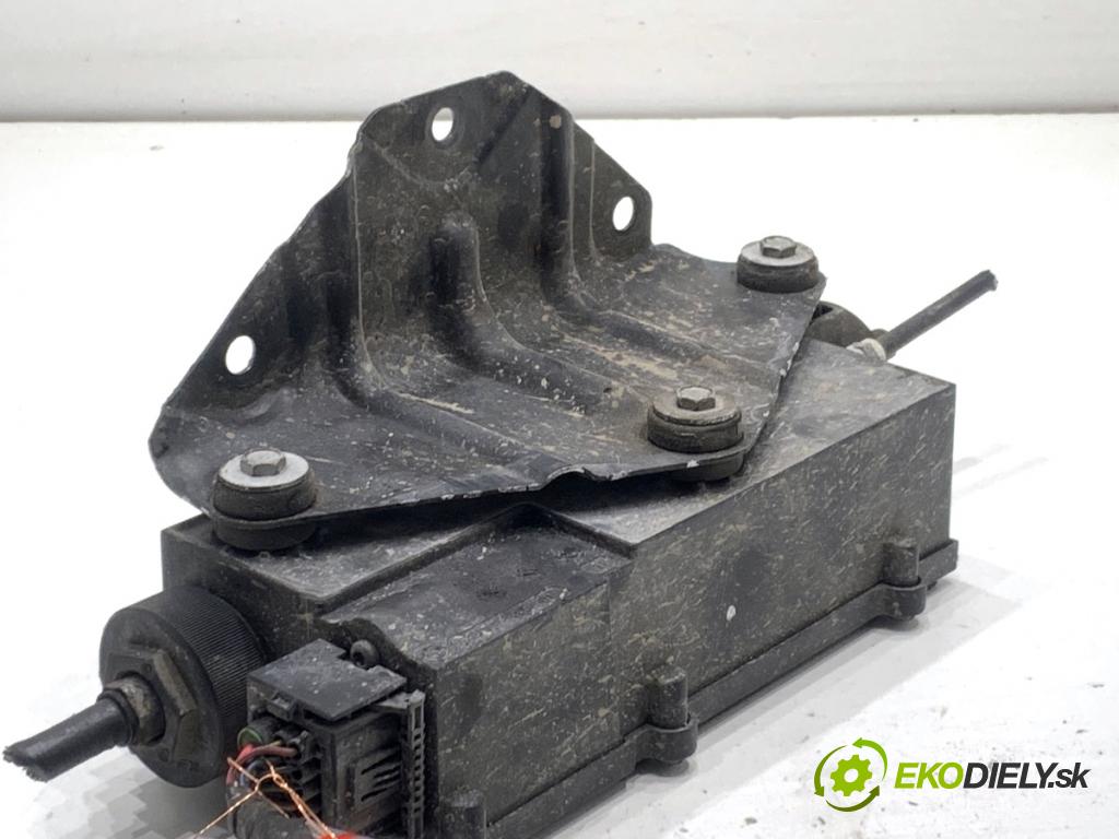 BMW E71 SUV 2008 225 kW xDrive 35 i 2979 BRZDA: ruční elektrický 6788556 (Ruční brzda)