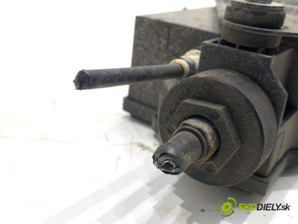 BMW E71 SUV 2008 225 kW xDrive 35 i 2979 BRZDA: ruční elektrický 6788556 (Ruční brzda)