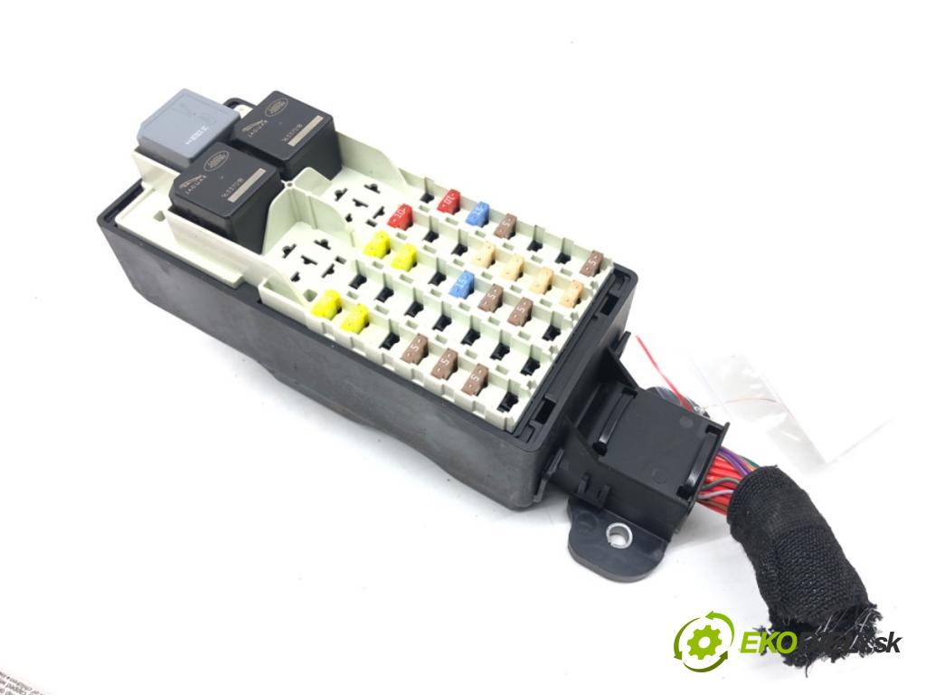 JAGUAR F-PACE SUV 2016 132 kW 2.0 TD4 AWD 1999 Skrinka poistková  (Poistková skrinka)