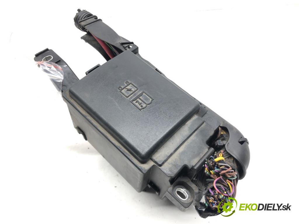 JAGUAR F-PACE SUV 2016 132 kW 2.0 TD4 AWD 1999 Skrinka poistková GX73-14A076-DA (Poistková skrinka)