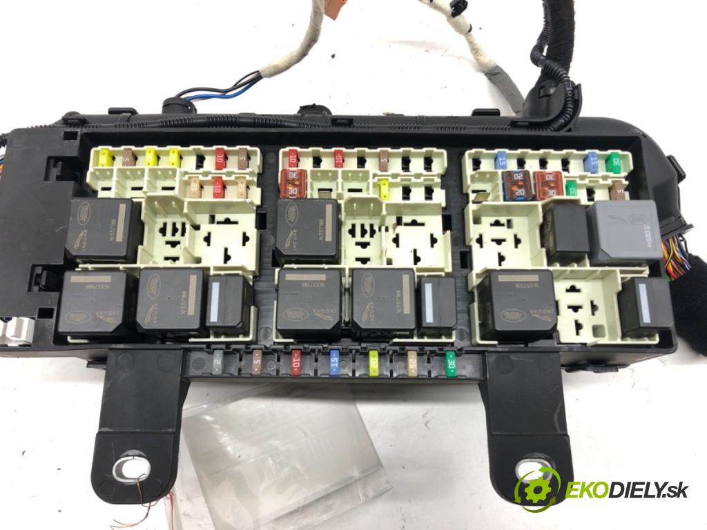 JAGUAR F-PACE SUV 2016 132 kW 2.0 TD4 AWD 1999 Skrinka poistková  (Poistková skrinka)