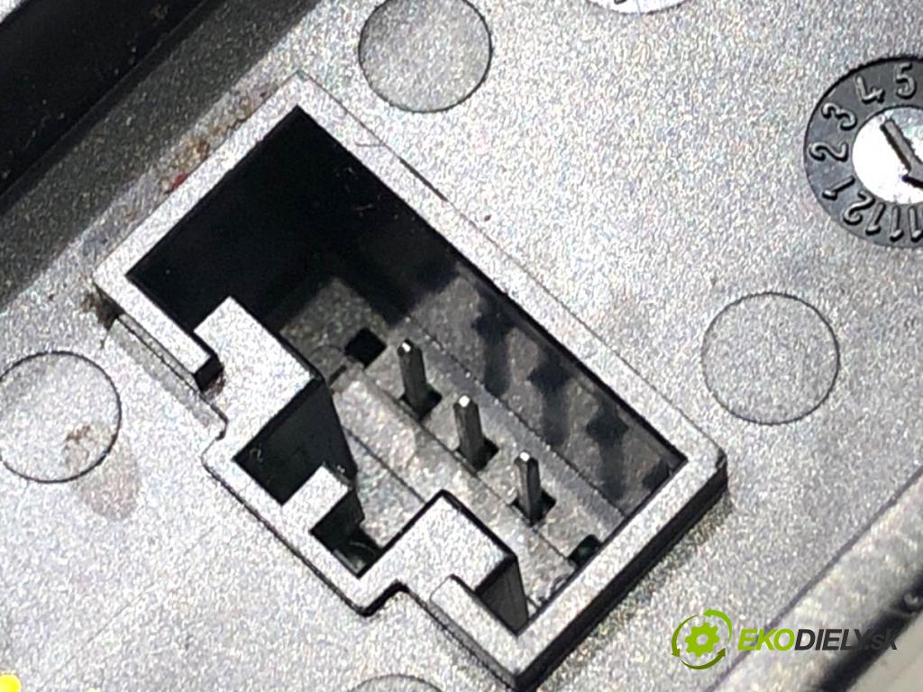 AUDI Q8 SUV 2018 210 kW 50 TDI Mild Hybrid quattro 2967 Spínač svetiel výstražných (núdzových) 4N0925301B (Prepínacie páčky pod volantom)