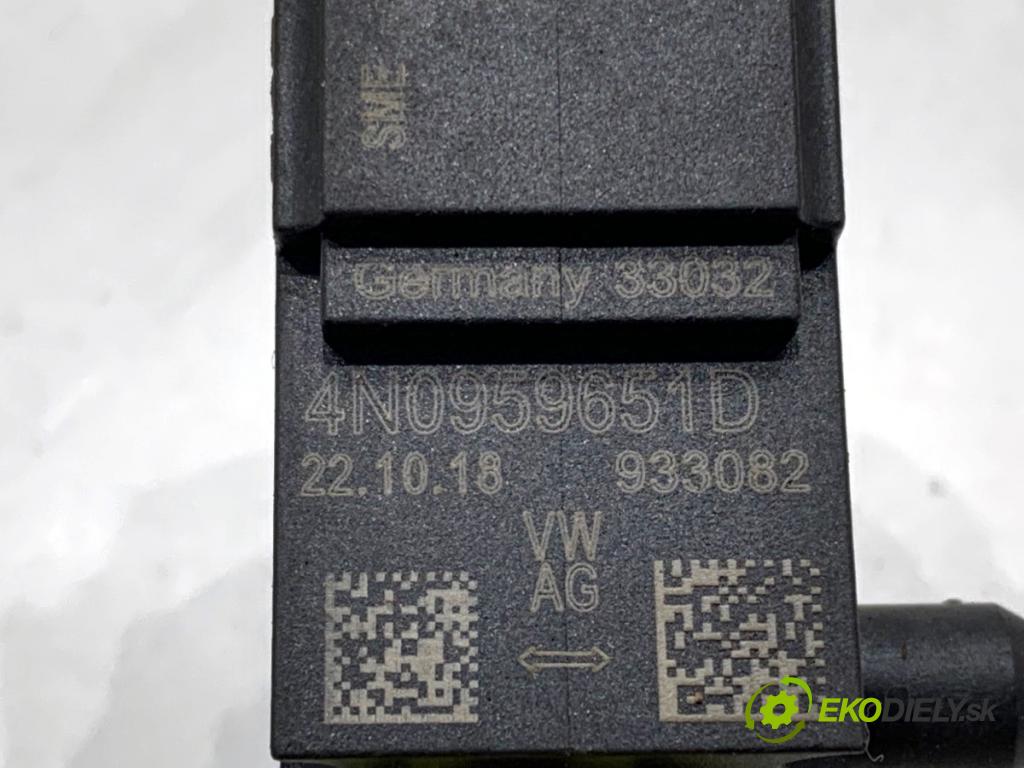 AUDI Q8 SUV 2018 210 kW 50 TDI Mild Hybrid quattro 2967 snímač nárazu 4N0959651D (Snímač nárazu)