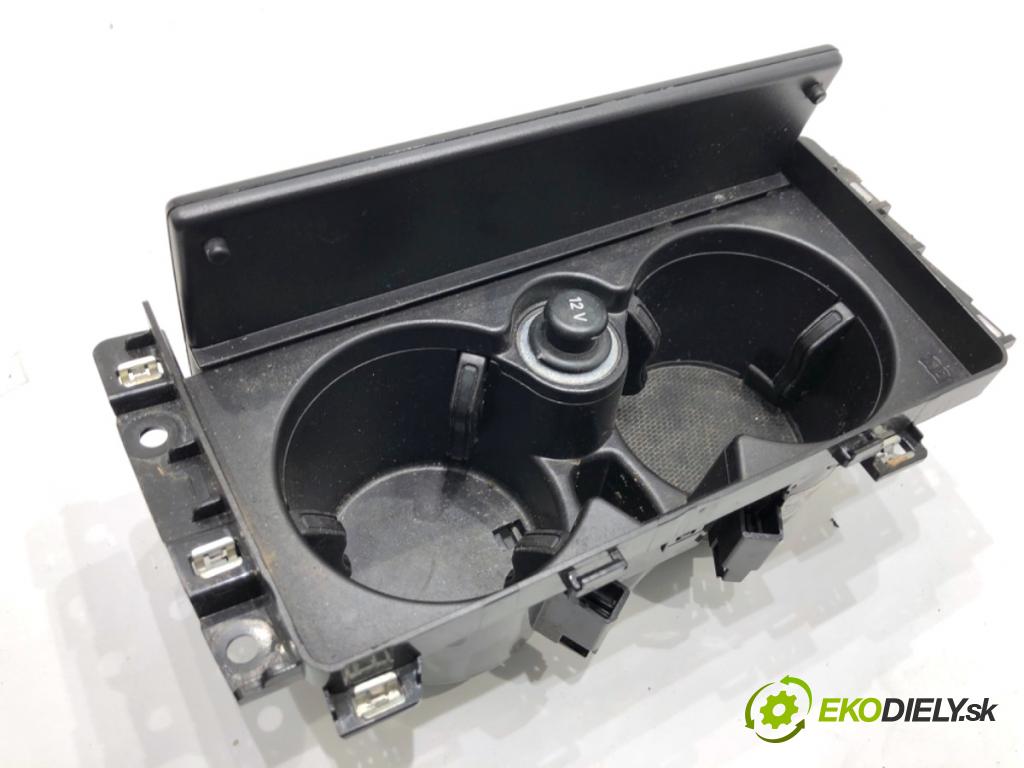 AUDI Q8 SUV 2018 210 kW 50 TDI Mild Hybrid quattro 2967 držák na nápoje  (Držák nápojů)