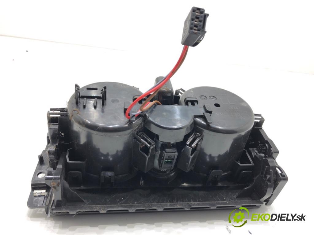 AUDI Q8 SUV 2018 210 kW 50 TDI Mild Hybrid quattro 2967 držák na nápoje  (Držák nápojů)