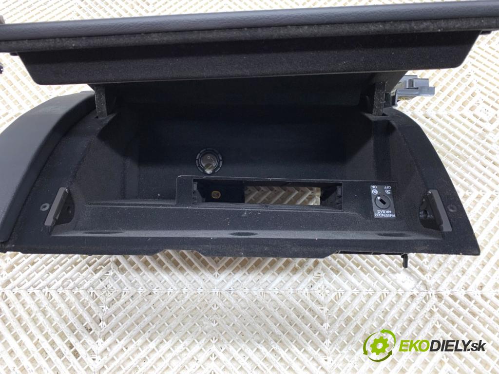 AUDI Q8 SUV 2018 210 kW 50 TDI Mild Hybrid quattro 2967 Priehradka, kastlík spolujazdca 4M8857035 (Priehradka (kastlík))