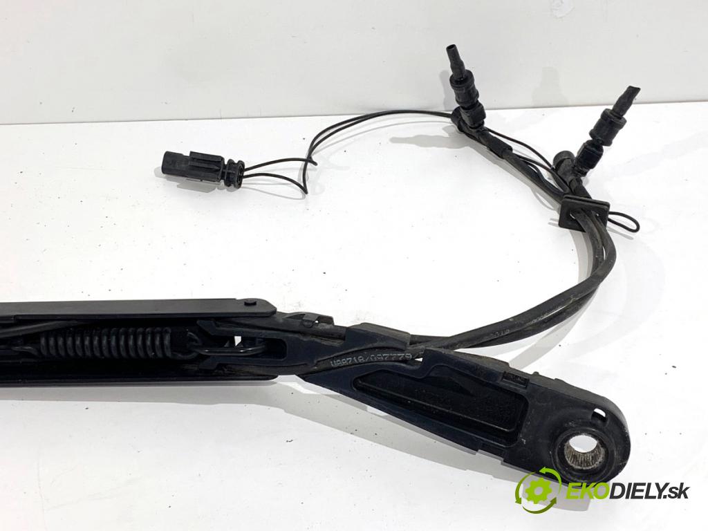 AUDI Q8 SUV 2018 210 kW 50 TDI Mild Hybrid quattro 2967 Rameno stierače predný 4M8955405B 4M8955406B