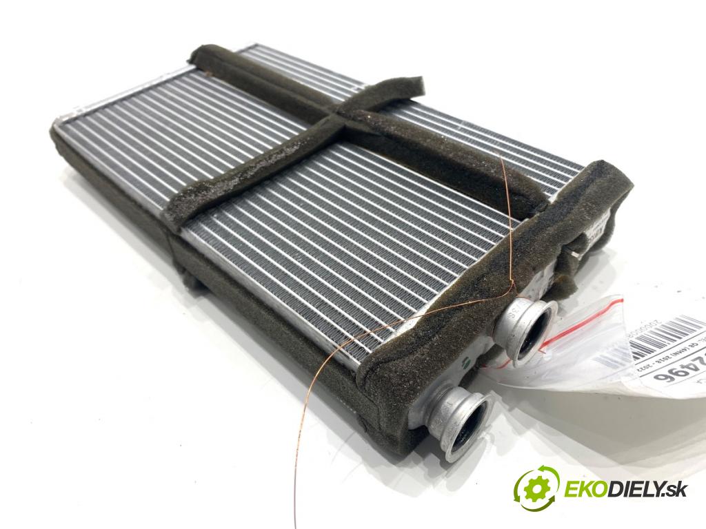 AUDI Q8 SUV 2018 210 kW 50 TDI Mild Hybrid quattro 2967 topné těleso radiátor topení KD135001 (Radiátor topení)