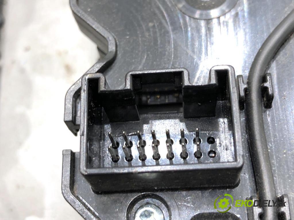 AUDI Q8 SUV 2018 210 kW 50 TDI Mild Hybrid quattro 2967 Svetlo stropné 5Q0951177