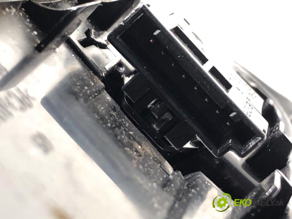 AUDI Q8 SUV 2018 210 kW 50 TDI Mild Hybrid quattro 2967 Mriežky kúrenia zad 4M8819203A