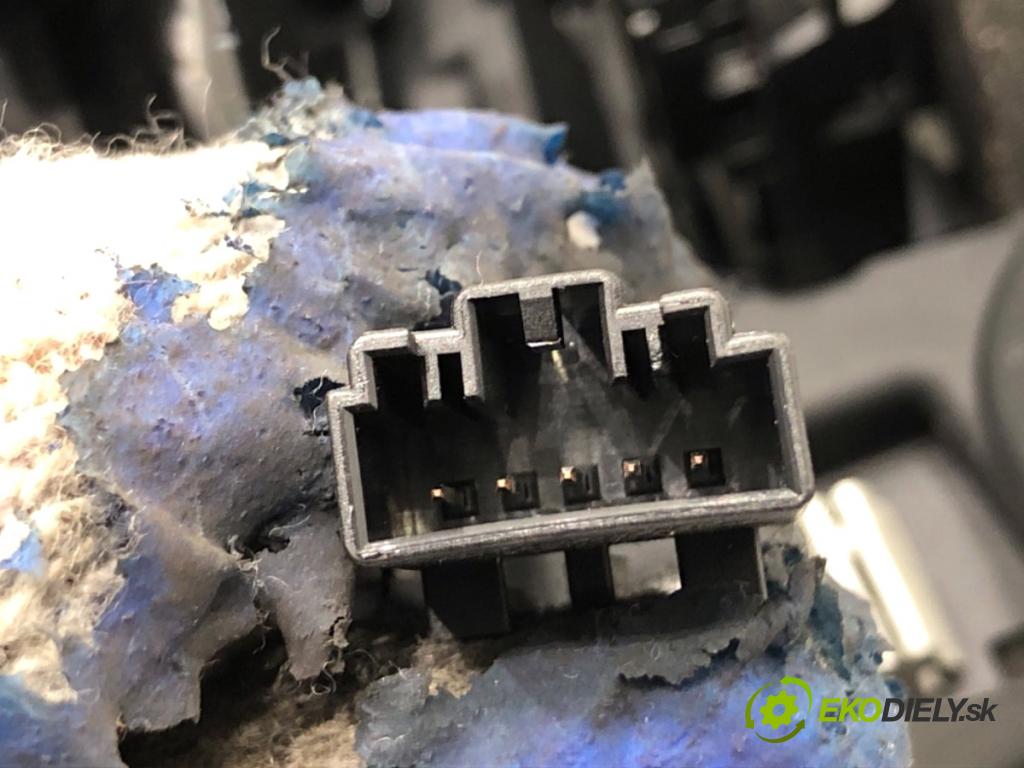 AUDI Q8 SUV 2018 210 kW 50 TDI Mild Hybrid quattro 2967 Mriežky kúrenia ľavy predný 4M8820901A