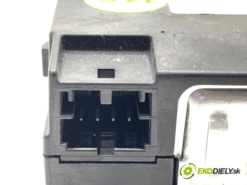 AUDI Q8 SUV 2018 210 kW 50 TDI Mild Hybrid quattro 2967 HNÍZDO: USB 4N0035722