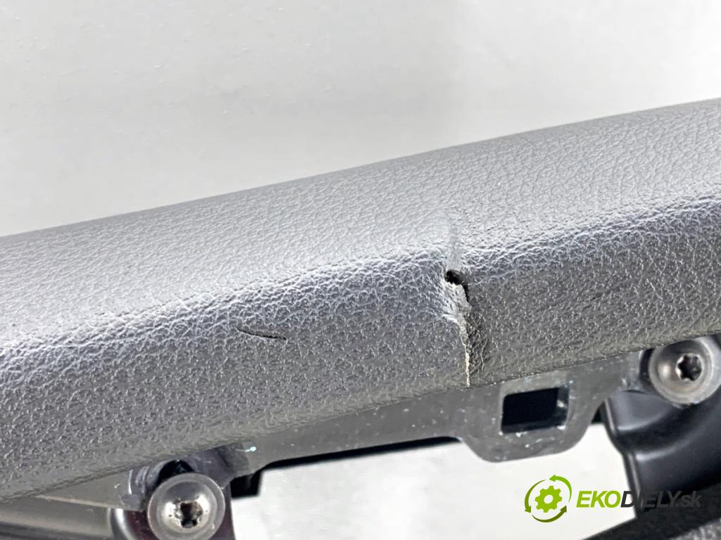 AUDI Q8 SUV 2018 210 kW 50 TDI Mild Hybrid quattro 2967 čalúnenie Dvere ľavy predný