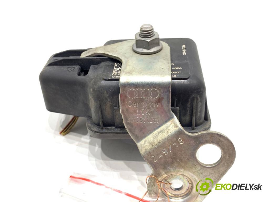 AUDI Q8 SUV 2018 210 kW 50 TDI Mild Hybrid quattro 2967 klaksón 4M0951285