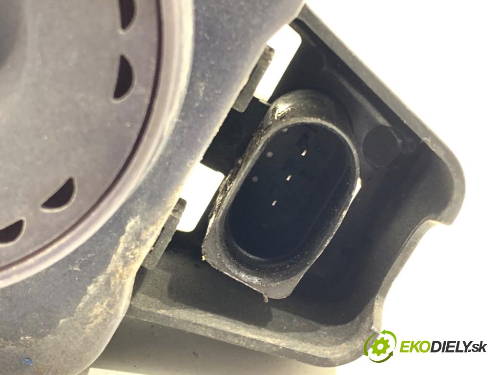 AUDI Q8 SUV 2018 210 kW 50 TDI Mild Hybrid quattro 2967 klaksón 4M0951285