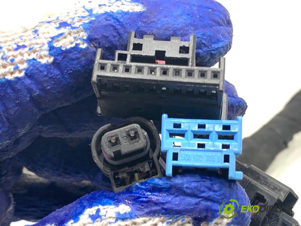 AUDI Q8 SUV 2018 210 kW 50 TDI Mild Hybrid quattro 2967 káblovačka dveře přední část pravý 4M8971030DQ