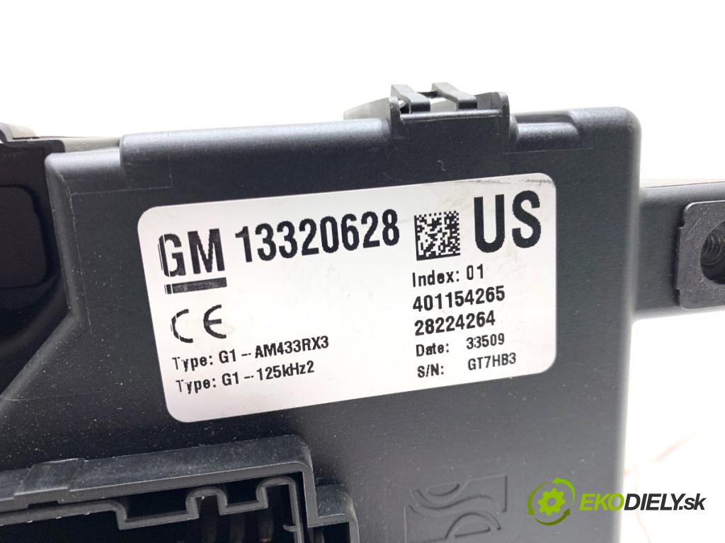 OPEL CORSA D liftback 2010 66 kW 1.3 CDTI (L08, L68) 1248 modul BSI 13320628 (Pojistková skříňka)