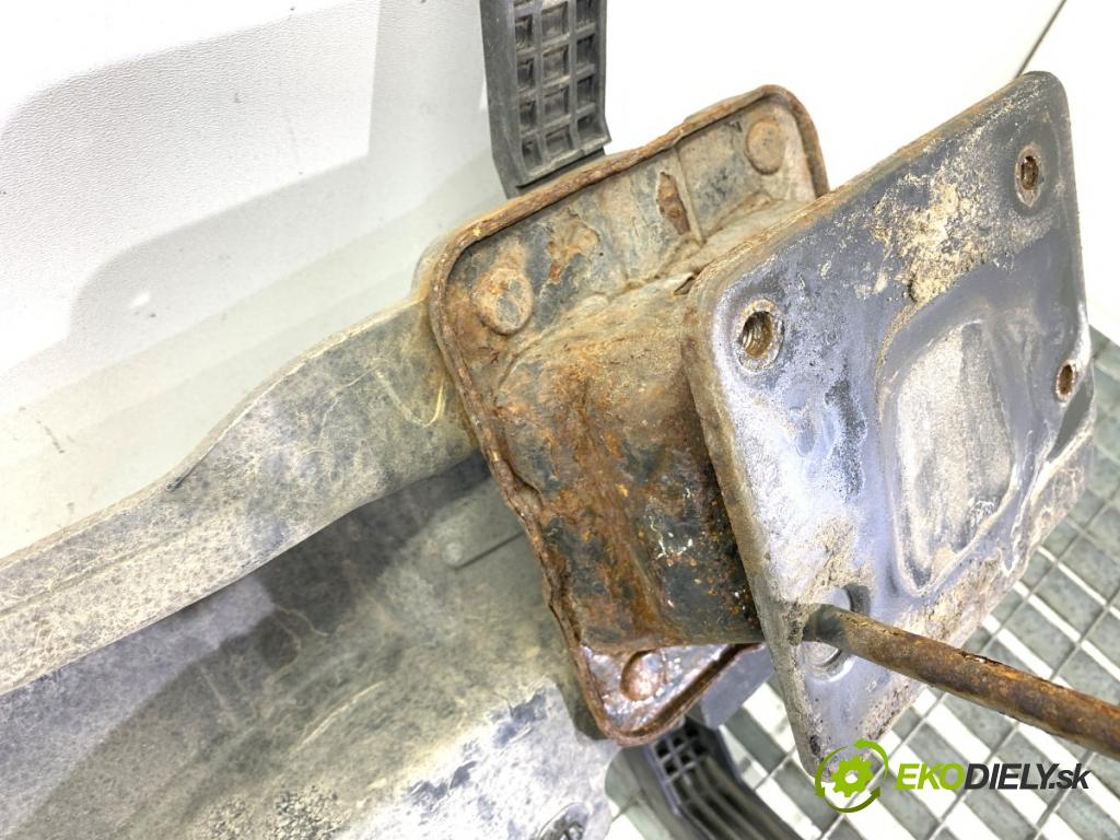 HYUNDAI i20 II liftback 2015 74 kW 1.4 1368 výztuha nárazníka zadní část 86631-C8000 (Zadní výztuha)