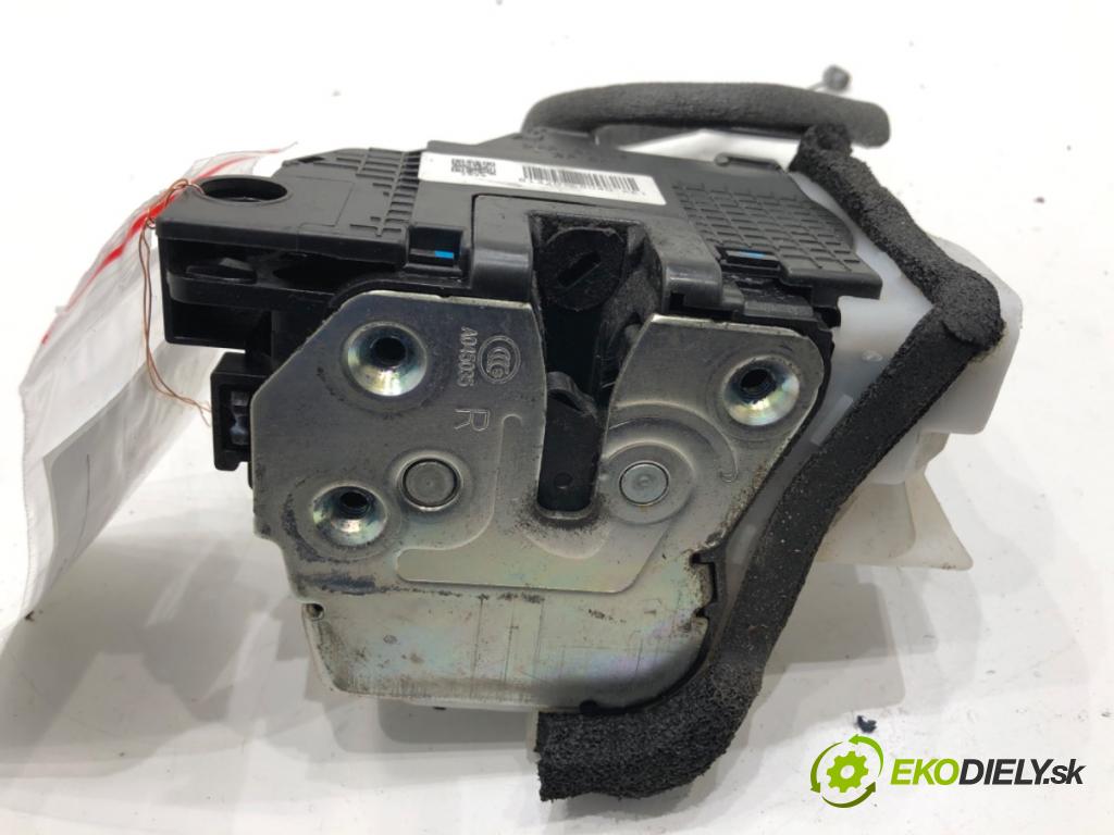 HYUNDAI i20 II liftback 2015 74 kW 1.4 1368 zámok Dvere pravy predný 