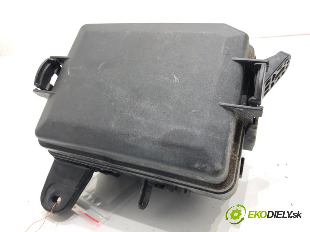 HYUNDAI i20 II liftback 2015 74 kW 1.4 1368 Skrinka poistková 91950-C8290 (Poistková skrinka)