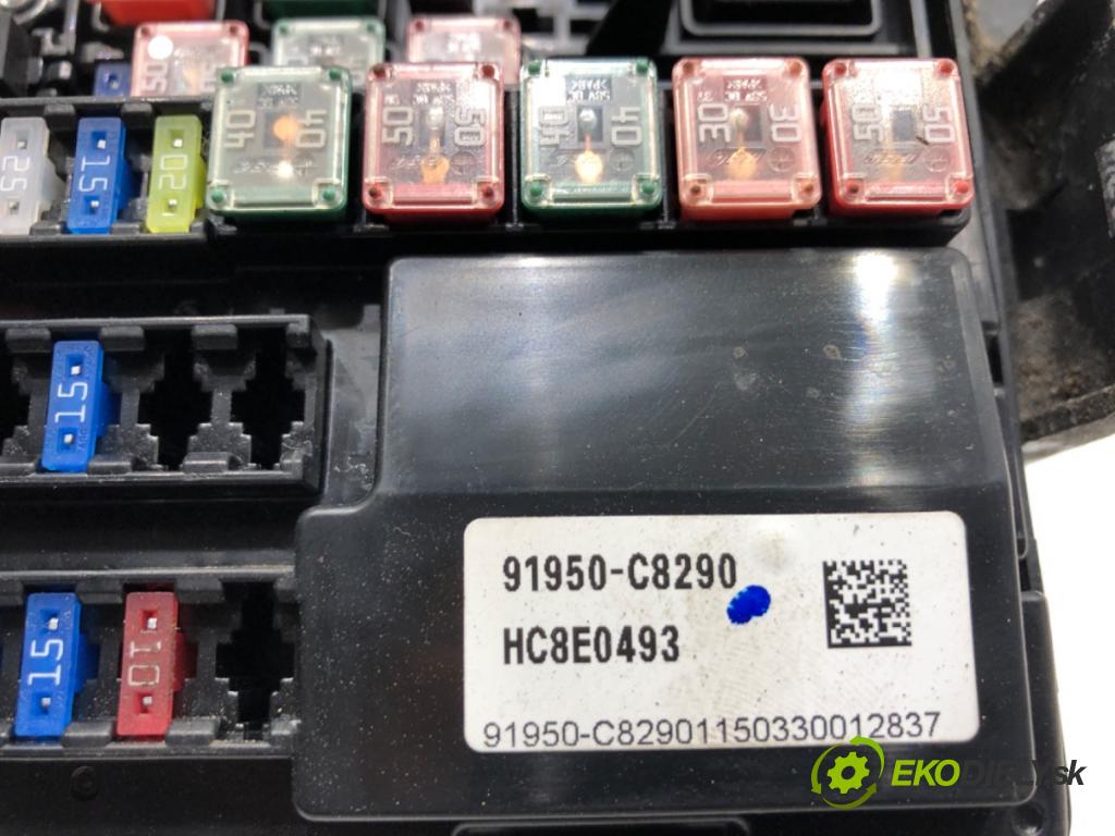 HYUNDAI i20 II liftback 2015 74 kW 1.4 1368 skříňka poistková 91950-C8290 (Pojistková skříňka)