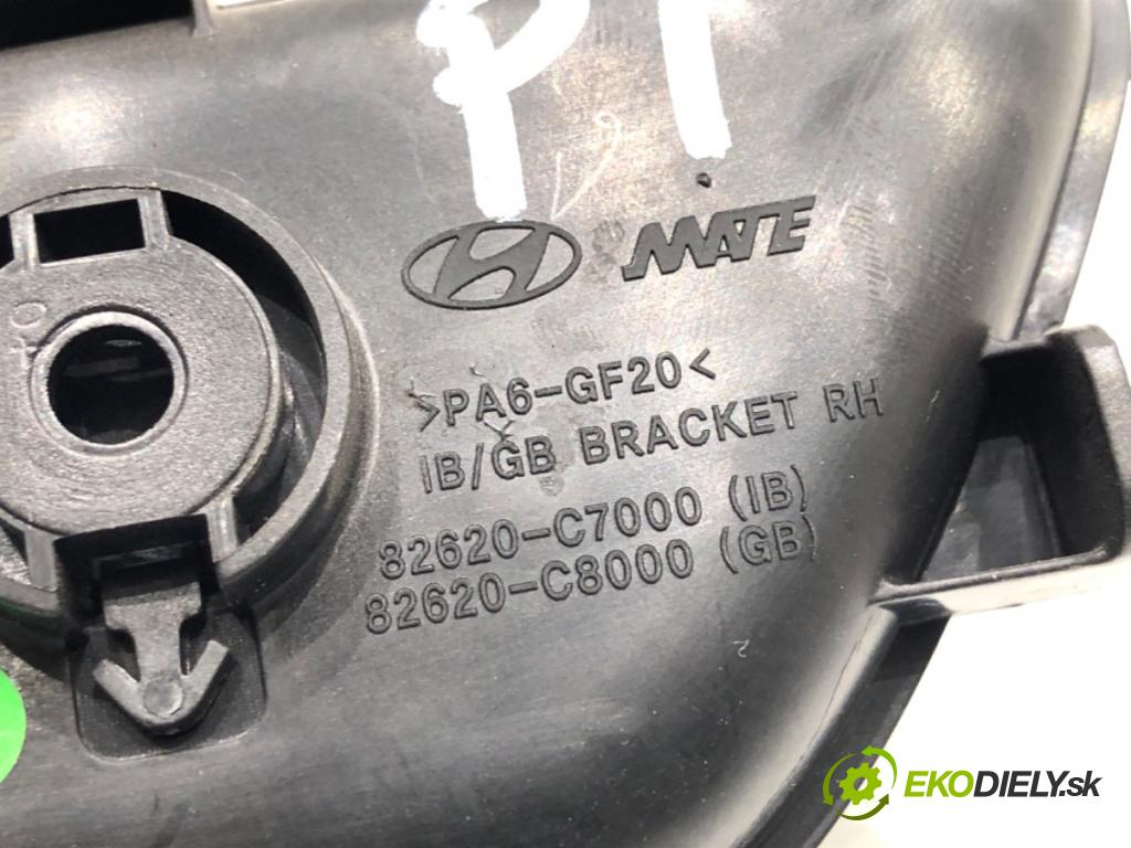 HYUNDAI i20 II liftback 2015 74 kW 1.4 1368 klika vnitřní pravý zadní část
