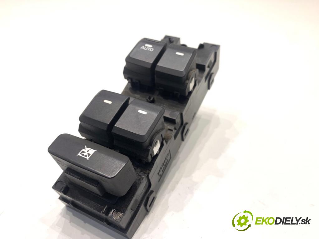 HYUNDAI i20 II liftback 2015 74 kW 1.4 1368 Prepínač okien 299131738 (Prepínacie páčky pod volantom)