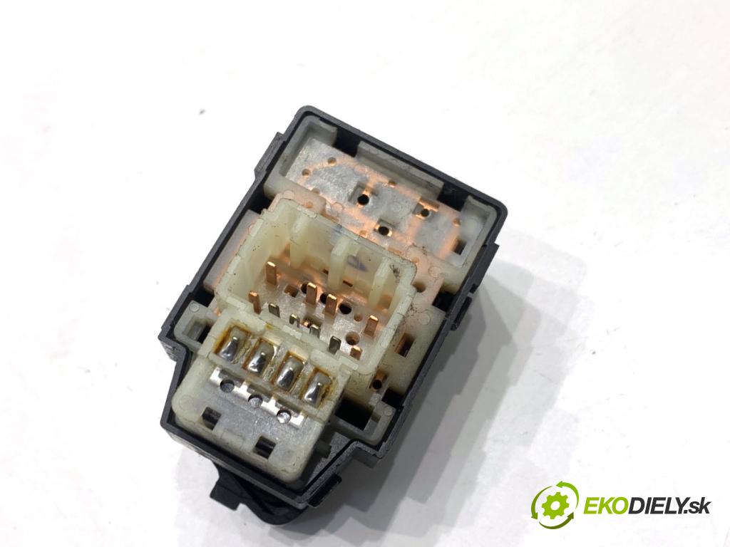 HYUNDAI i20 II liftback 2015 74 kW 1.4 1368 Prepínač nastavenia spätných zrkadiel 299140228 (Prepínacie páčky pod volantom)