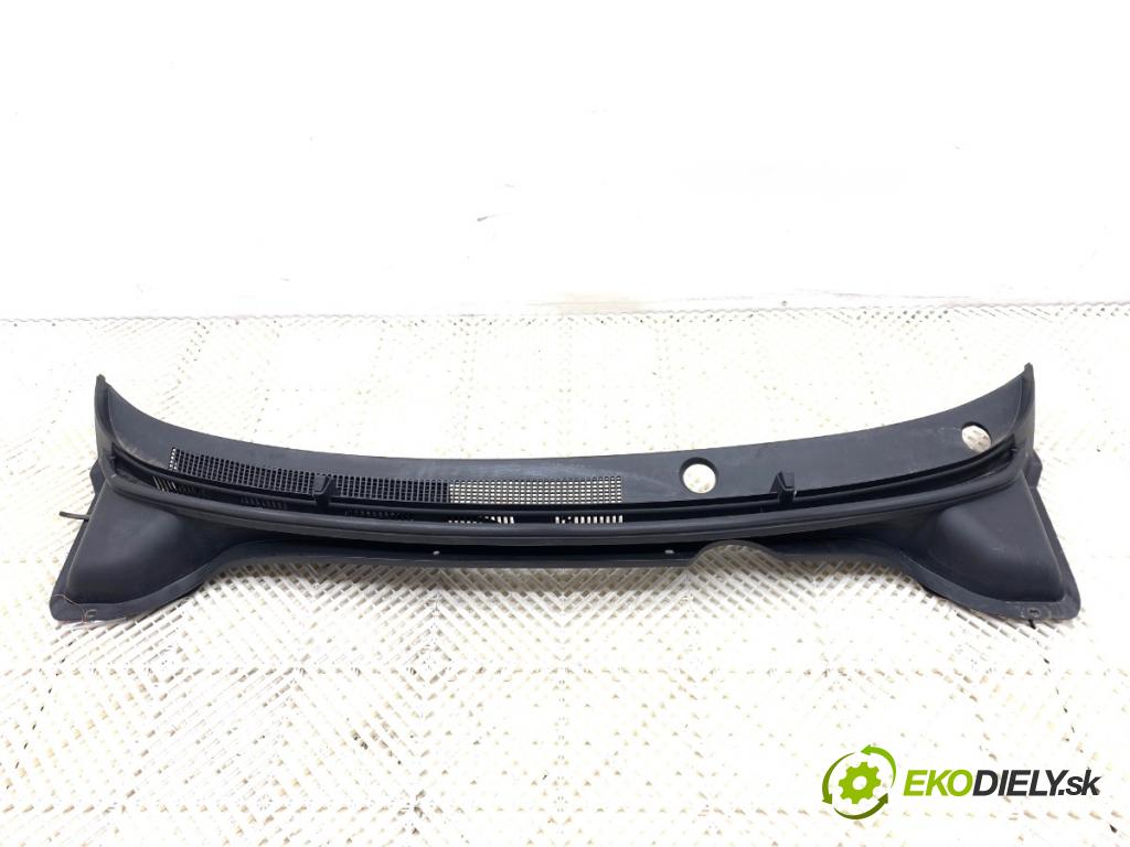 HYUNDAI i20 II liftback 2015 74 kW 1.4 1368 Torpédo, plast pod čelné okno 86150-C8000 (Torpédo (plast pod čelným sklom))