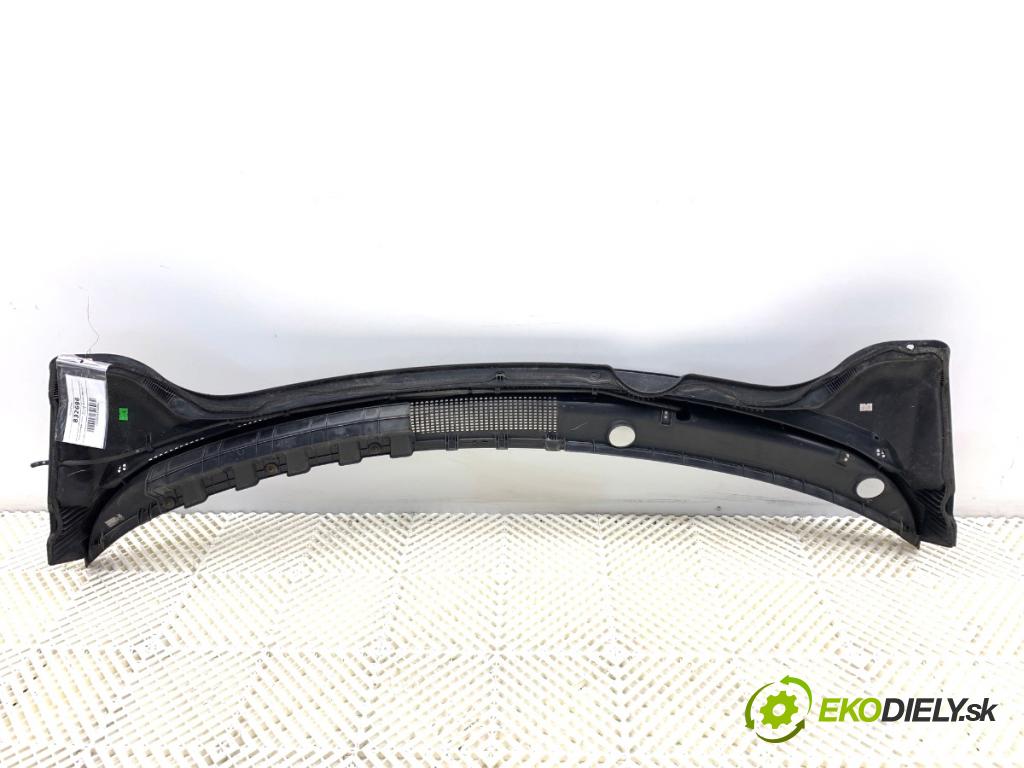 HYUNDAI i20 II liftback 2015 74 kW 1.4 1368 Torpédo, plast pod čelné okno 86150-C8000 (Torpédo (plast pod čelným sklom))