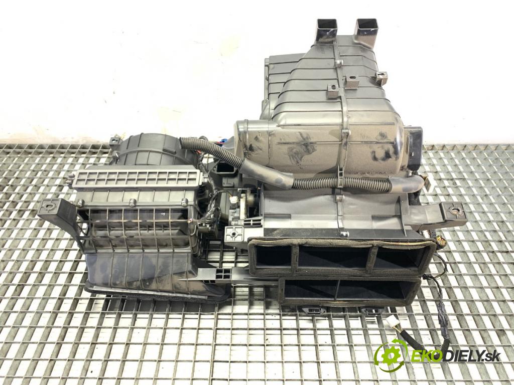 HYUNDAI i20 II liftback 2015 74 kW 1.4 1368 topné těleso radiátor topení komplet KOMBAJN 97200-C8210 (Radiátor topení)