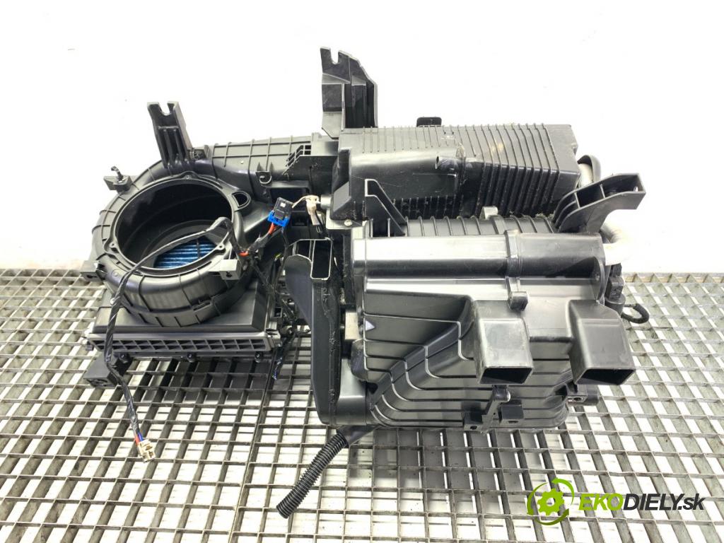 HYUNDAI i20 II liftback 2015 74 kW 1.4 1368 topné těleso radiátor topení komplet KOMBAJN 97200-C8210 (Radiátor topení)