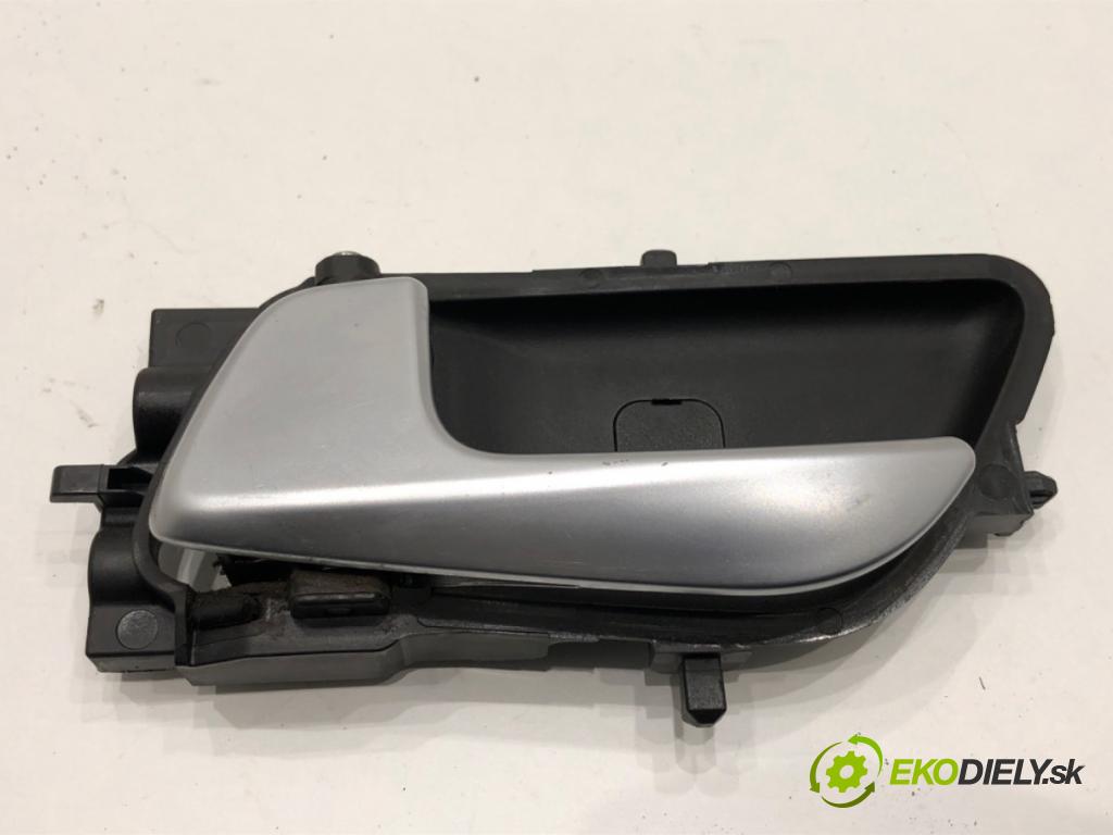 HYUNDAI i20 II liftback 2015 74 kW 1.4 1368 Kľučka vnútorná ľavy predný 82610-C7000