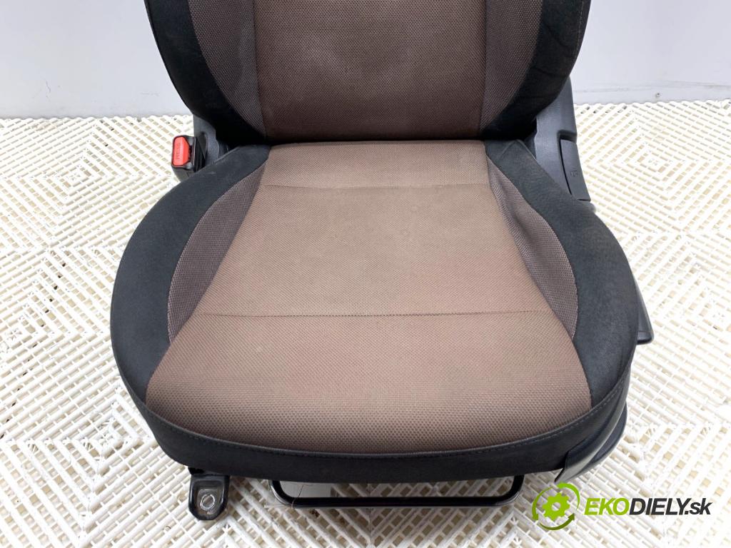 HYUNDAI i20 II liftback 2015 74 kW 1.4 1368 Sedadlo ľavy predný
