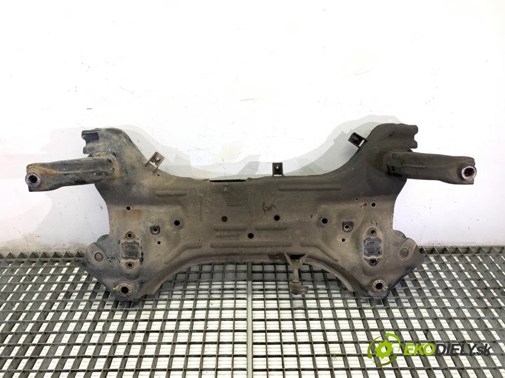 HYUNDAI i20 II liftback 2015 74 kW 1.4 1368 výztuha pod motor  (Přední výztuha)