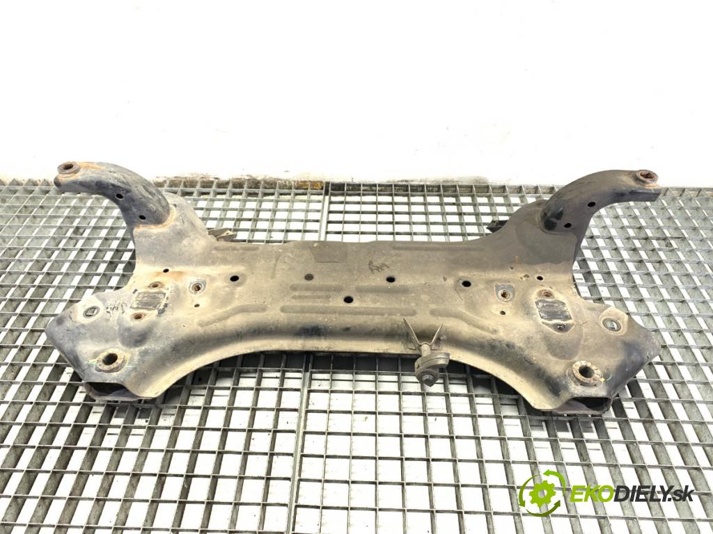 HYUNDAI i20 II liftback 2015 74 kW 1.4 1368 výztuha pod motor  (Přední výztuha)