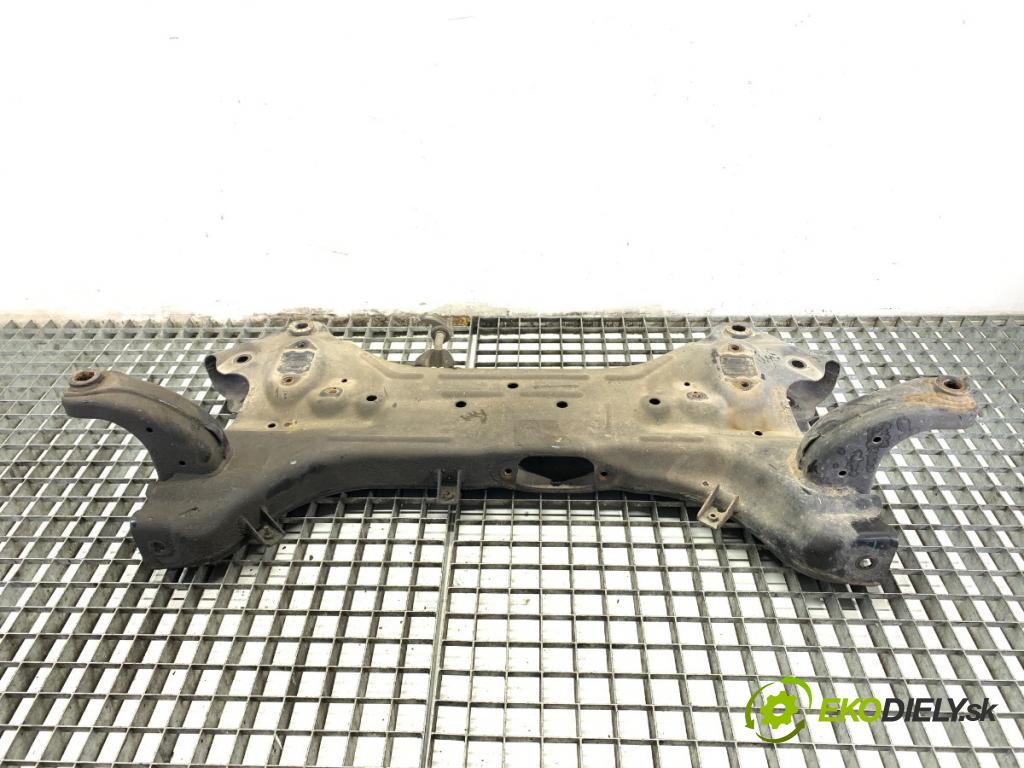 HYUNDAI i20 II liftback 2015 74 kW 1.4 1368 výztuha pod motor  (Přední výztuha)