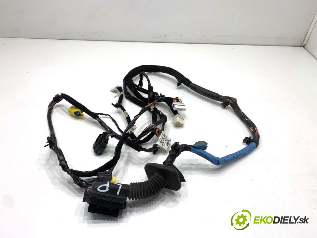 HYUNDAI i20 II liftback 2015 74 kW 1.4 1368 Káblovačka Dvere predný ľavy 91605-C8071