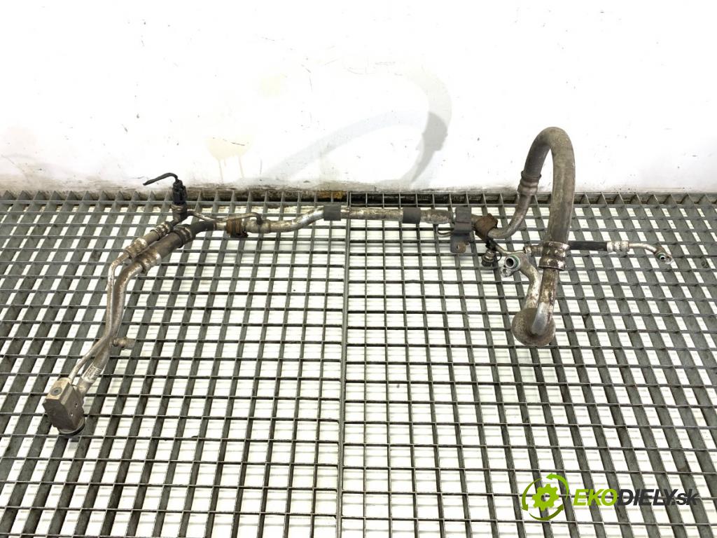 HYUNDAI i20 II liftback 2015 74 kW 1.4 1368 rúrka klimatizace 97775C8130 (Trubka klimatizace)