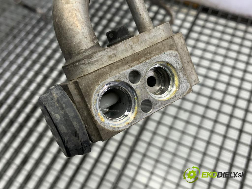 HYUNDAI i20 II liftback 2015 74 kW 1.4 1368 rúrka klimatizácie 97775C8130 (Rúrka klimatizácie)