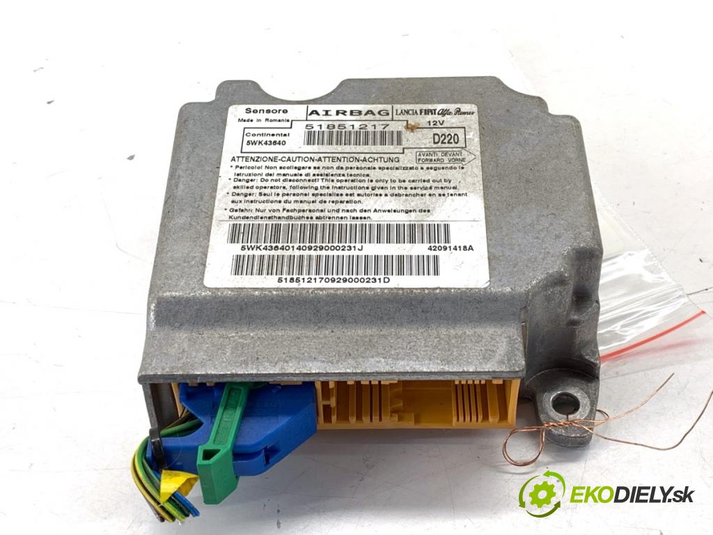 FIAT BRAVO II liftback 2009 88 kW 1.4 T-Jet (198AXG1B) 1368 senzor airbag 51851217 (Snímač)